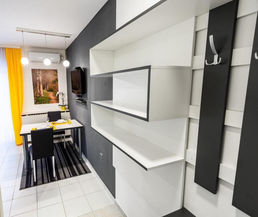 Black & Yellow Centrally Located Apartment